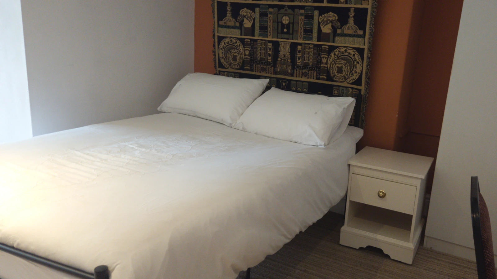 Large self-catering single bed