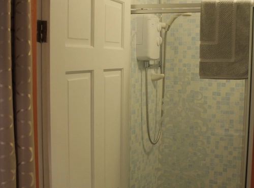 Private ensuite bathroom